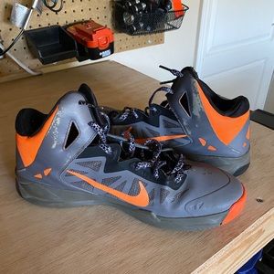 Men’s 11.5 Nike Zoom basketball shoes